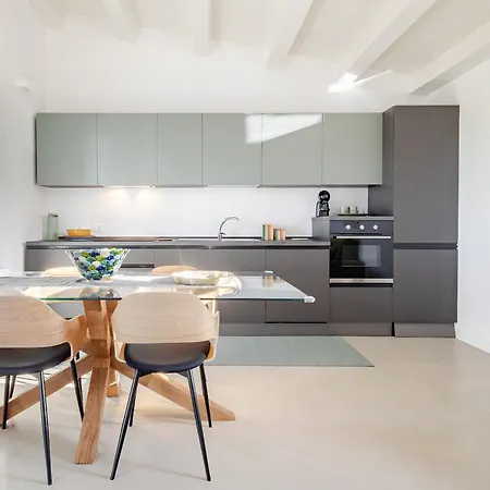 Luparello מרצאממי